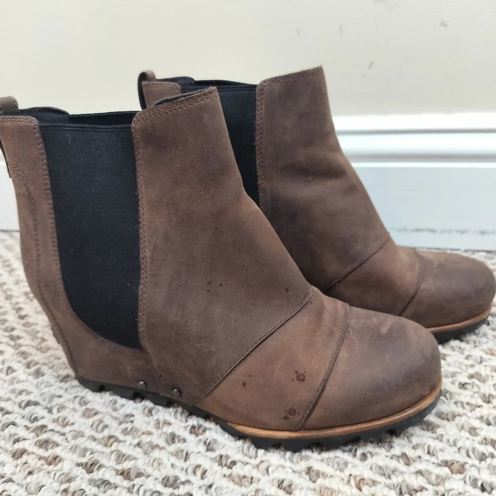 SOREL Joan of Arctic Wedge Chelsea Boots 9 Women's Elk Brown Leather Bootie
